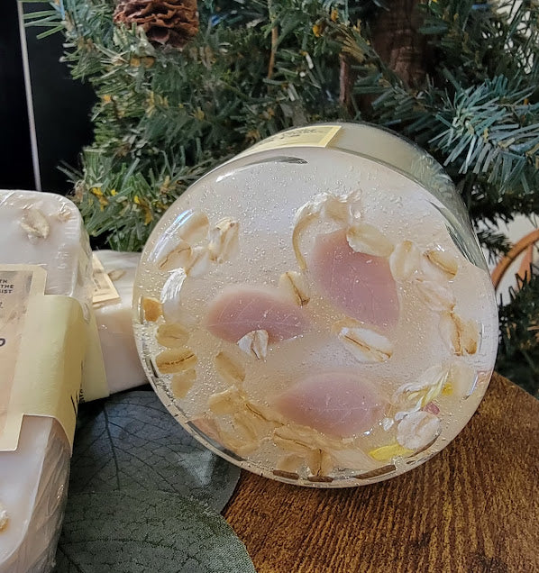 Cashmere and Oates Spiritual Kandle
6oz-170grams
100% Soy Wax Kandle
Fragrance is light and luxurious
Infused with oats, assist with clarity, peace & grounding to the earth. turmeric, sun energy, assist with protection, healing. Sun Energy.
The dried herbs are uniquely placed in the bottom of the jar set in a clear bubbly gel wax. The cotton wick is intentionally placed on top of the gel wax so that all of the natural elements are kept below the flame and are not part of the burning kandle.