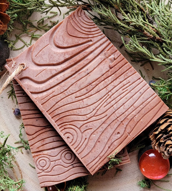 Spiritual Bar Soap- "Timber" Woodgrain Soap!


4oz-113.39grams&nbsp;


Two wood pieces hanging from twine. This soap beautifully represents the woodgrain.&nbsp;
Goat Milk Melt &amp; Pour Soap Base

This outdoor fragrance is infused with fresh air, mountain top fig, moss covered bark, fresh pine needles, hints of violet &amp; smokey pine. Woodgrain assists with grounding with the earth. This fragrance is loved by both feminine and Masculine's.


*For the purpose of a natural colorant- cocoa was used for the 