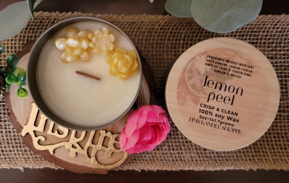 emon peel- Crisp &amp; Clean Spiritual Kandle

5oz ~ 141.7 Champagne Gold Metal Tin, Faux woodgrain lid - 100% Soy Wax

This beautiful kandle is a classic white kandle with shimmering yellow succulents and a crackling wood wick.

This fragrance is infused with tart juicy lemons, lemon citron, hints of lilac &amp; lemon rind. Notes to follow are ginger and wood. That lemony just cleaned fresh scent!

Succulents represent enduring, timeless love, and adaptability, reminding us to overcome adversity, maintain 