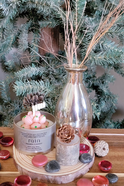 Succulent Kandles-Spiritual

Each Kandle-4oz-113.3grams- Champagne Gold Metal Tin- 100% Soy Wax.

Succulents represent enduring, timeless love, and adaptability, reminding us to overcome adversity, maintain inner balance, and find growth even in challenging environments. These kandle's have beautiful, bright, bold colors with a variety of fragrances.

rain- Hidden Forrest Spiritual Kandle.&nbsp;This beautiful kandle is a classic white kandle with shimmering blue succulents and a crackling wood wick.&nbsp;Th