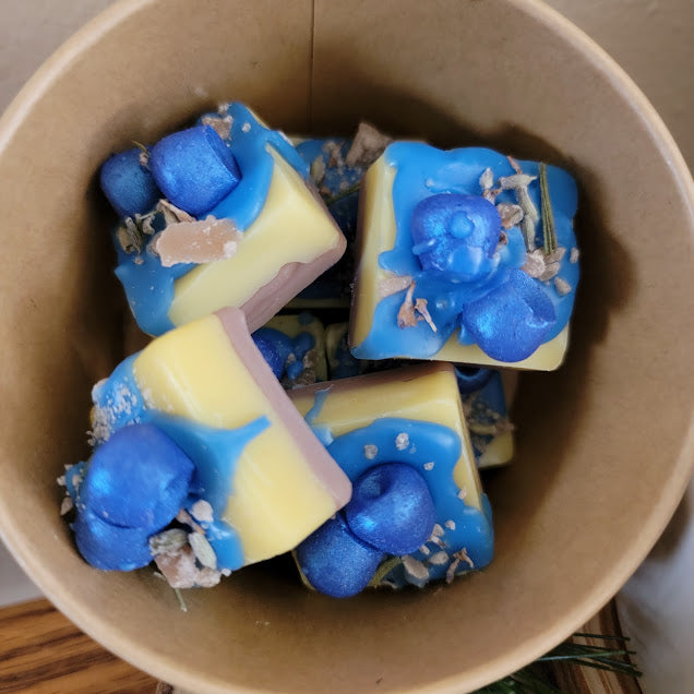 Blueberry Cheesecake Bites-Spiritual Wax Melts

4oz-113grams 100% Soy Wax

A variety of flavors to choose from! Even though they look delicious... please do not eat! 😉 &nbsp;Each wax melt is infused with a special blend of herbs paired with the fruit and fragrances.&nbsp;

Infused with Lavender Buds to assist with calming energy. Blueberries offer spiritual benefits focused on protection, renewal, and wisdom, often associated with moon energy and the calming essence of nature.

*WARNING&nbsp;*

Place melt 