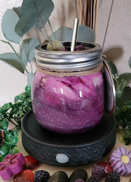 Blackberry Fizz Smoothie-Spiritual Wickless Kandle

9oz-255grams 100% Soy Wax&nbsp;

A variety of flavors to choose from! Even though they look delicious... please do not eat😉 Each Smoothie is infused with a special blend of herbs paired with the fruit and fragrances.&nbsp;

Infused with Blackberries, Bay leaves, and Poppy Seeds. The combination of blackberries, bay leaves and poppy seeds assist in clearing energy, protection, healing, abundance, money, grounding. Assists with removing unwanted energies.&n