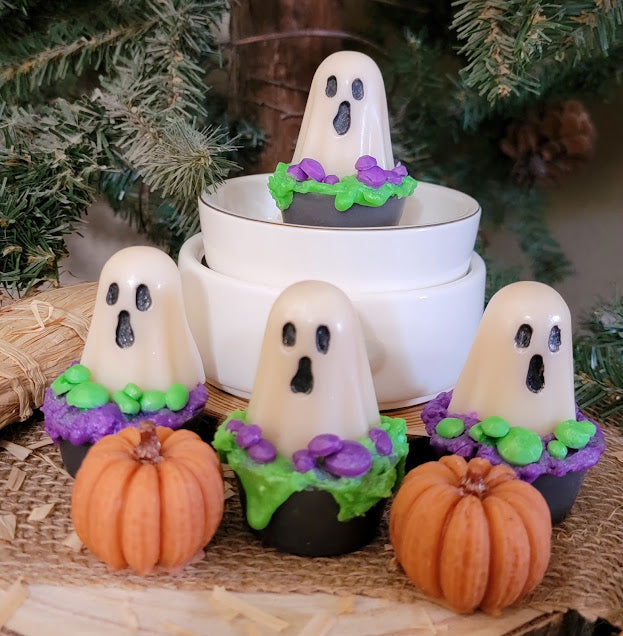 Boo Cakes Wax Melts

1.9oz-53.8grams 100% Soy Wax Melt

Sweet Candy Fragrance

Fun ghost cupcakes for decoration, Halloween parties or just to treat yourself.&nbsp;

Celebrate You! Remember when you were a kid! Have fun.. Have that cupcake! 😊

*USE &amp; WARNING&nbsp;*

Place melt in Wax Warmer, Medium-High heat setting. Do not leave warmer unattended. Do not leave warmer on for more than 8 hours. Keep away from children, animals and flammables. Melted wax is hot and can cause burns. Do not remove melted w