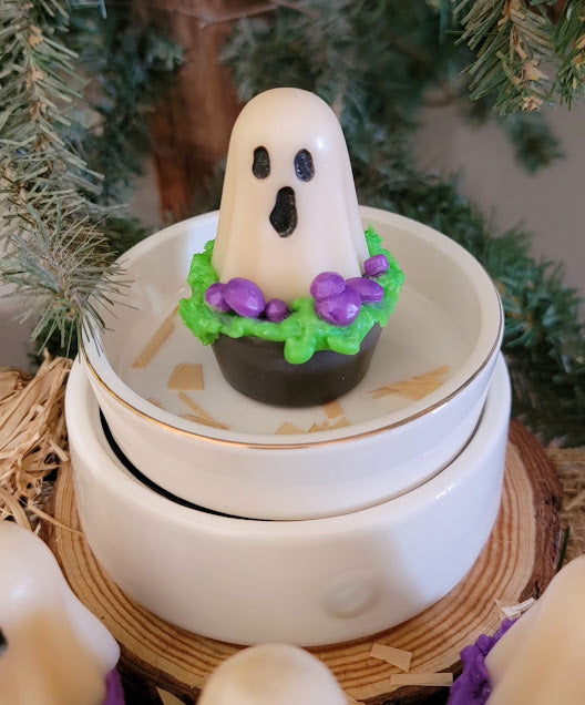 Boo Cakes Wax Melts

1.9oz-53.8grams 100% Soy Wax Melt

Sweet Candy Fragrance

Fun ghost cupcakes for decoration, Halloween parties or just to treat yourself.&nbsp;

Celebrate You! Remember when you were a kid! Have fun.. Have that cupcake! 😊

*USE &amp; WARNING&nbsp;*

Place melt in Wax Warmer, Medium-High heat setting. Do not leave warmer unattended. Do not leave warmer on for more than 8 hours. Keep away from children, animals and flammables. Melted wax is hot and can cause burns. Do not remove melted w