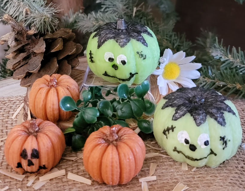 Frankestein Fun Wax Melts

2.2oz-62.3grams 100% Soy Wax Melt

Fresh Cut Apples Fragrance

Fun little Frankenstein pumpkin. Perfect for a Halloween decoration and help keep your space protected and cleansed. Hand painted with wax. package of one.

Assist with Protection and Banishment, Renewal and Fresh Starts, Prosperity and Wealth, Cleansing Intentions.

*USE &amp; WARNING&nbsp;*

Place melt in Wax Warmer, Medium-High heat setting. Do not leave warmer unattended. Do not leave warmer on for more than 4 hour