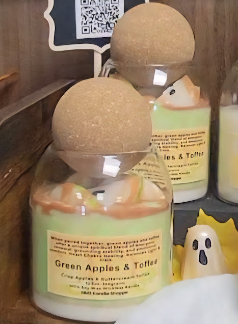 Green Apples &amp; Toffee

&nbsp;12.5oz~354grams

100% Soy Wax Wickless Kandle

Crisp Apples &amp; Buttercream Toffee


This wickless kandle is so much fun! This fragrance will remind you of childhood with all the goodies from trick or treating! Beautiful pearly shimmering swirls when melted. Apple toppers are made of wax.

*DO NOT EAT.&nbsp;&nbsp;

When paired together, green apples and toffee offer a unique spiritual blend of energetic renewal, grounding stability, and emotional comfort. Heart Chakra Heal