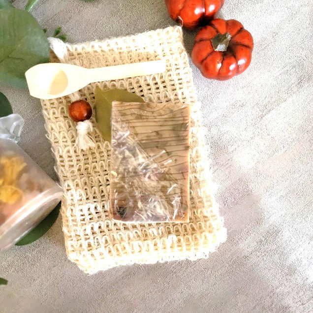 CRANBERRY MEDITERRANEAN FIG BAR SOAP

1.2oz~34grams

CRANBERRY MEDITERRANEAN FIG FRAGRANCE

GOAT MILK &amp; ALOE&nbsp; MELT AND POUR SOAP BASE

INUFUSED WITH FRAGRANCE OIL AND DRIED SAGE PIECES. ASSISTS IN CLEANSING AURIC FIELD. Protection and Warding OFF UNWANTED ENERGIES. LOVE AND HEALING.

Ingredients:

Goat Milk, Aloe Vera&nbsp;Melt &amp; Pour Soap base,&nbsp;Jojoba Oil, fragrance Oil, French Green Clay, Sage Pieces, Red Moroccan Clay,&nbsp;Red /Purple Soap colorant

Directions: Lather &amp; Rinse
For E